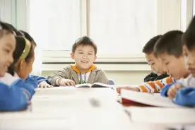 家校圈丨一年级和初一新生入学怎么分班？从两位妈妈的亲历，来看里面的秘密图片