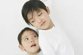 杭州10岁男孩1米54，坐班级最后一排，医生却说成年身高只有168，爸爸连跑9家医院……图片