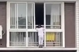 “空调小哥”徒手爬楼救人获奖一套房，网友：他值得图片