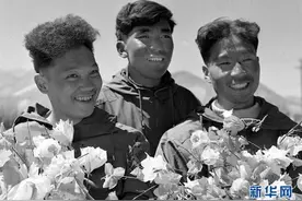 六十年回望——纪念人类首次从北坡登顶珠峰60周年图片