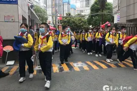 贵阳“神兽归笼”第一天 家长忘记孩子放学时间图片