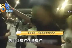离跳红灯还有七八秒，前车就在路口停下，后车一冲动，上来拔走车钥匙图片
