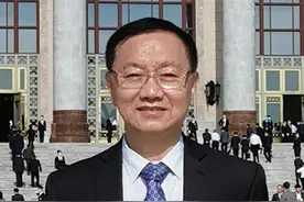 全国政协委员、北京理工大学教授王涌天：虚拟办公取得可喜进展，“同步混合现实”是未来方向图片