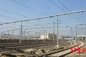 成都地铁首个全自动驾驶线车辆段移交，相当于37个足球场图片