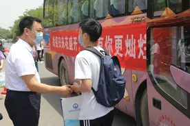 河南经贸职业学院首批学生返校 专车接等硬核操作暖人心图片