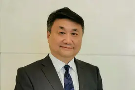 唐江澎委员：建议将学校卫生室纳入国家“医疗卫生服务体系”图片