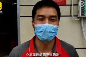 行行出状元！211毕业的快递小哥获职称认定，网友：给小哥点赞图片
