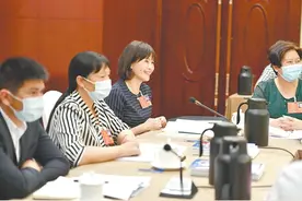 代表委员审议讨论民法典草案：扎根中国土壤 紧扣时代脉搏图片