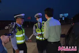 男子酒驾被查自称“品酒师”交警：啥职业也不行图片