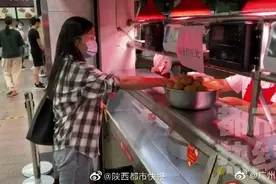 高校给学生发免费鸡蛋券：一天一个鸡蛋增强免疫力图片