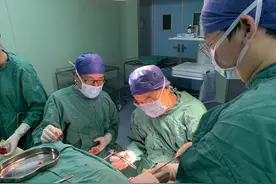 跨越六个月的治疗，武汉协和西院神外开诊首台手术修复患者颅骨图片