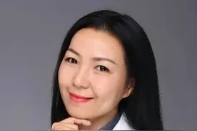 隐形眼镜应该怎么摘？眼科医生亲身示范图片