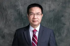 专访上海财经大学常务副校长徐飞：疫情或将成为中国经济结构调整进程中的标志性节点图片