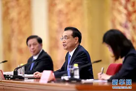 李克强谈遏制失业潮：中国有9亿劳动力，没有就业就是9亿张吃饭的口，有了就业就是9亿双可创造巨大财富的手图片