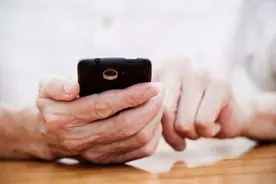 老年人刷短视频比年轻人更“疯”图片