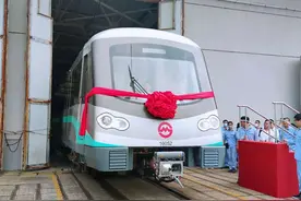 上海地铁喜迎第6000节列车，庆27岁生日图片