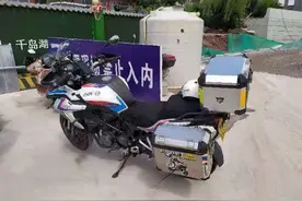 湖南小伙骑摩托跑高速穿越多省 民警拦下：请勿骑摩托上浙江高速图片
