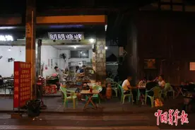 路边摊老板：操心生计，我“不是一个人在战斗”图片