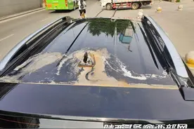 地下车库管道漏水致业主车辆受损 物业：找热力公司维权图片