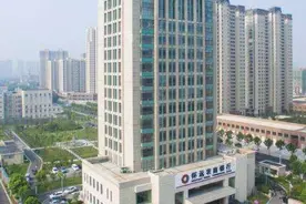 安徽怀远农商行原董事长顾平被查，这些罚单中透露了什么信息图片