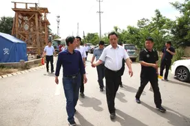 西安市城管局调研蓝田县将军村脱贫攻坚工作图片