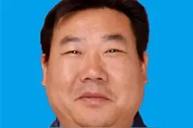 女孩与家人闹矛盾跳水轻生，他救下不留姓名离开图片
