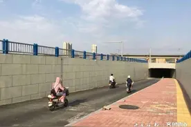 最南侧非机动车道能走了，济南刘长山路又通车了图片