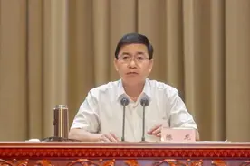金华市委召开领导干部会议传达贯彻全国两会精神 陈龙主持并讲话图片