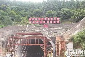 13720米 兴泉铁路最长隧道戴云山一号隧道顺利贯通图片