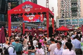 “527嗦粉节”火热进行中 商家补货不赢，食客嗦粉不停图片