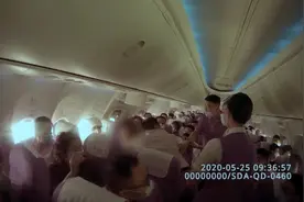 92秒丨高空生死救援！男子飞机上突发心脏病 山航紧急备降视频封面