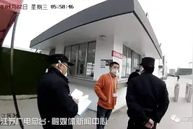 恋爱后发现自己竟偷过女友手机！不敢用又舍不得扔，于是他决定再偷一部…图片