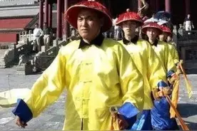皇宫侍卫规矩多，刀柄弄错方向算刺驾，带刀靠近皇帝直接拖走……图片