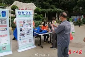 定时定点回收，二维码溯源管理，武汉首家“回收袋”可回收物处理模式进小区试点图片