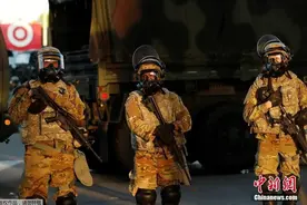 催泪瓦斯烟雾中的美国不治之症：虐杀，暴乱，宵禁，爆发图片