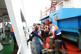 内河船拉着砂石海上跑 怎么治？图片