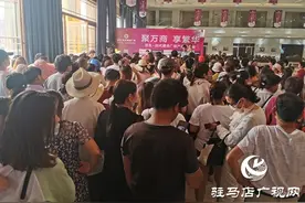 正阳花生·时代潮流广场惊艳亮相图片