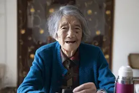 感动！诸暨97岁老人捐款百万！自己却连两块钱都舍不得花图片