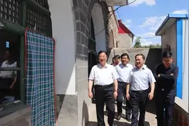 山西省水利厅厅长常建忠在兴县调研脱贫攻坚工作图片