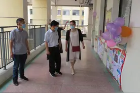 西峡莲花街道领导“六一”前夕走访慰问城区莲小师生图片