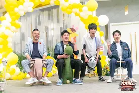 天天兄弟变身“大儿童”，陪孩子过节上演“萌娃大作战”图片