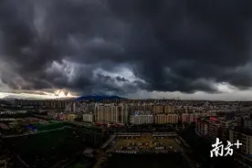 黄色预警！梅州又现“黑云压城”，接下来还有雷阵雨……图片