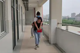 温岭00后励正学子陈雨欣：一条腿也能走遍全天下图片