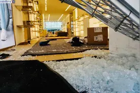 纽约市长女儿被释放，曼哈顿店铺遭打砸抢……美国纽约州长：开始宵禁，街道警力增加一倍图片