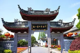 荷池新绿，古朴静美！这里有个“最美学霸村”！距宁波城区仅半小时车程图片