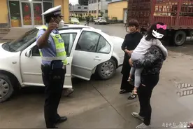 跟在身后守护你，临沂民警护送小女孩找妈妈图片