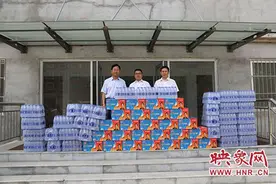 永城农商银行慰问三夏生产和秸秆禁烧一线工作人员图片