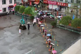 “神兽”归“笼”！临江市中小学全面复学图片