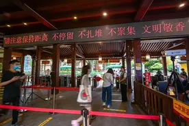 杭州：灵隐寺恢复开放 游客全程戴口罩图片