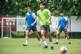 中国香港小将征服多纳多尼，里皮前助手要向李铁推荐他图片